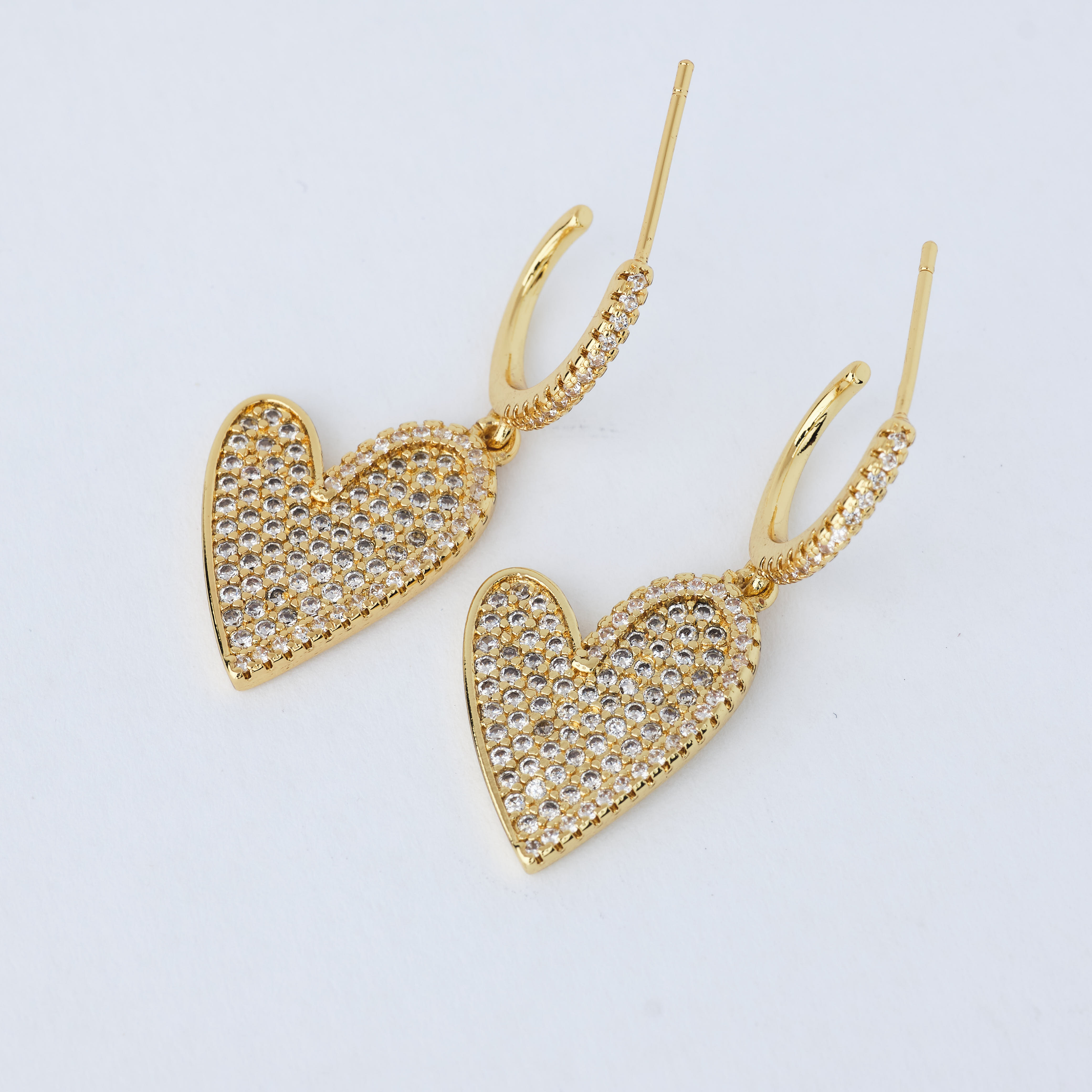 15675 14mm Earrings with Heart Clear
