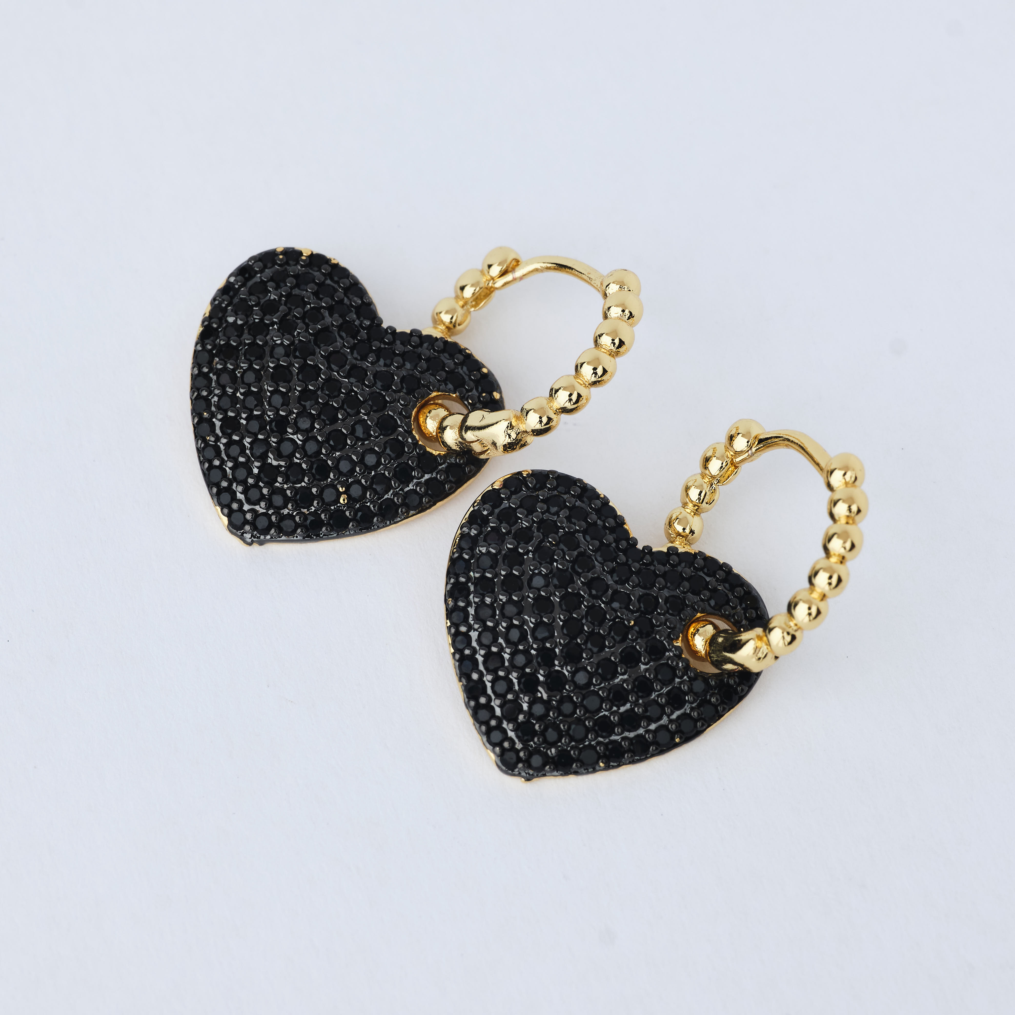 15700 Black Earring Heart Zircon