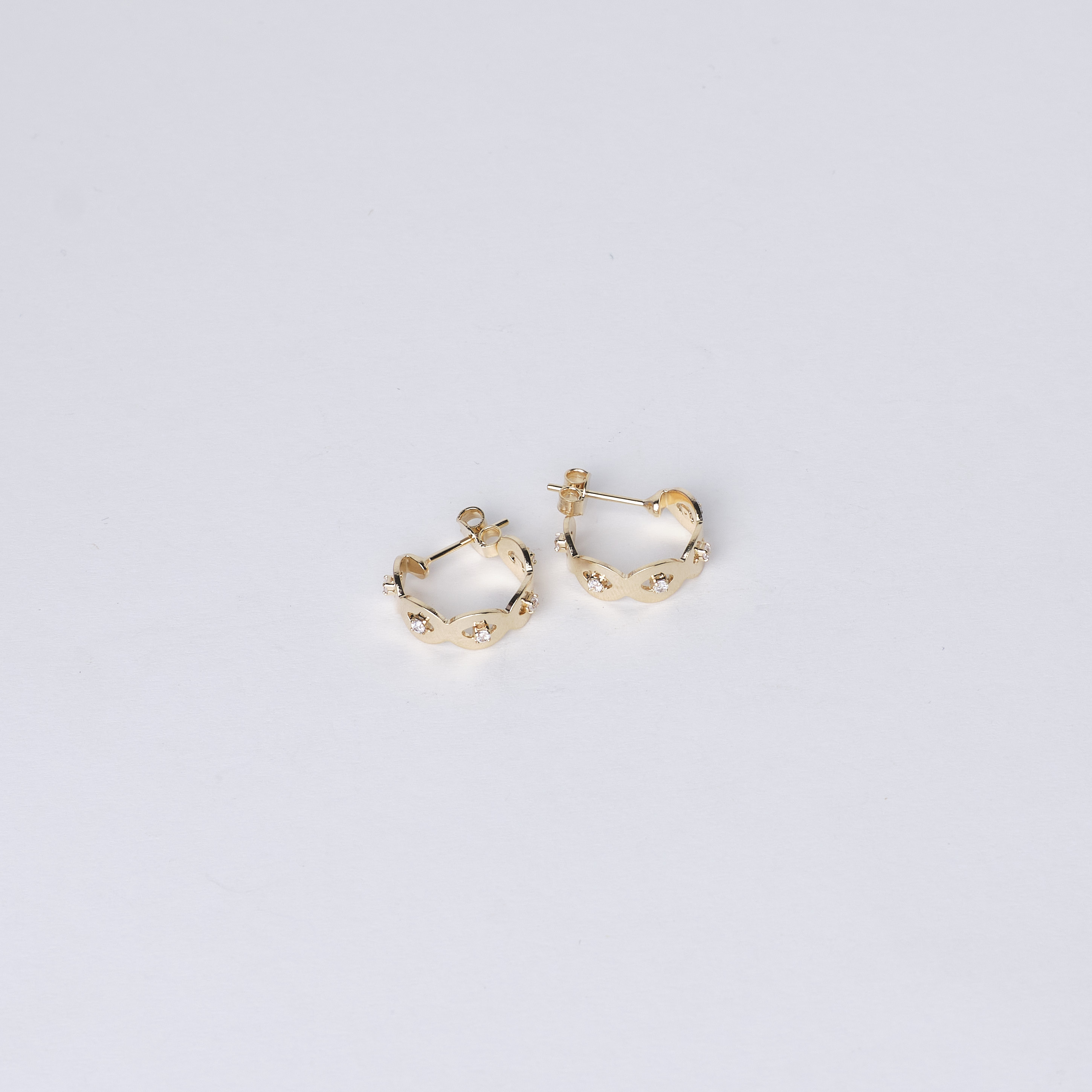 16414 17x5mm Earring with Crystal