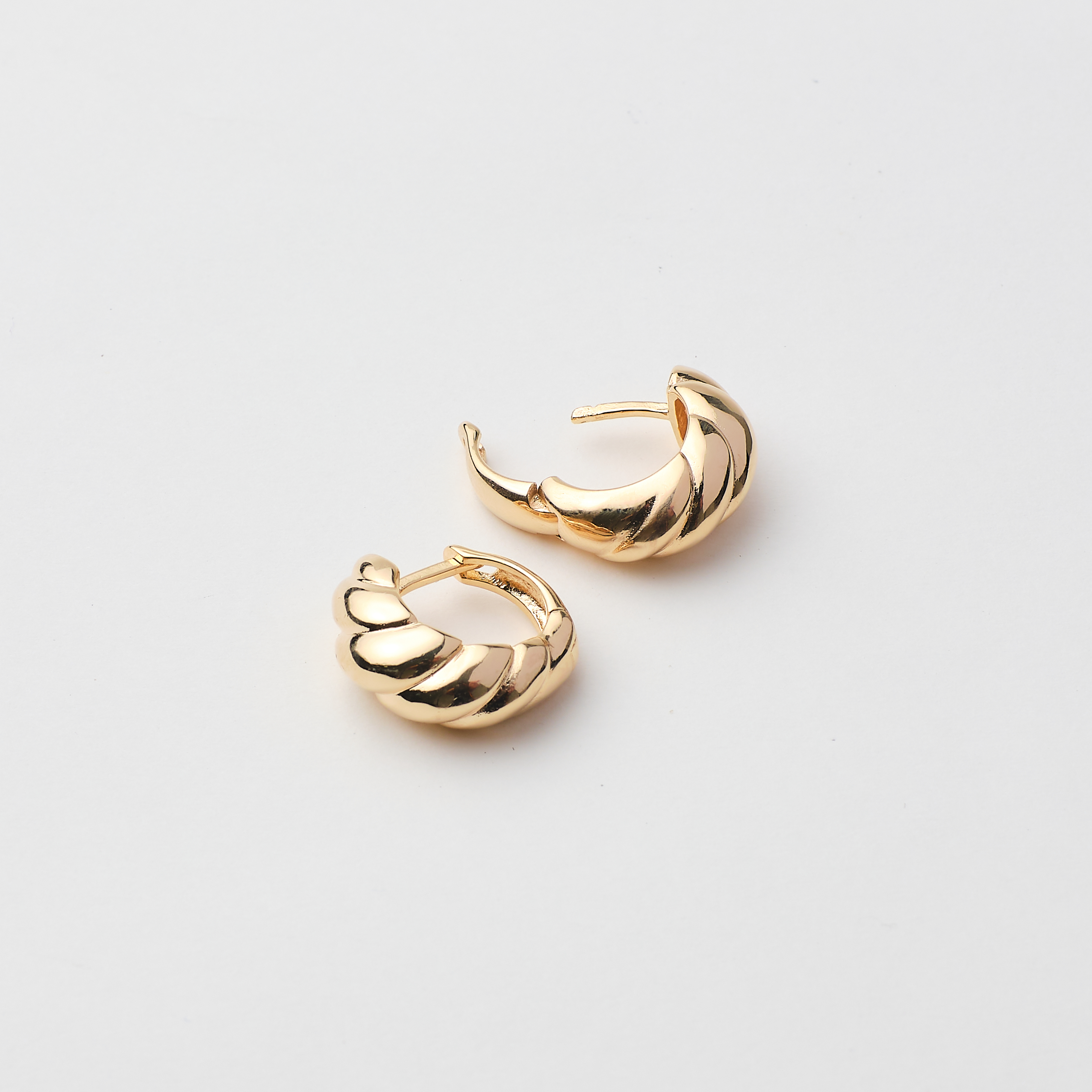 16756 17x8mm Plain Twisted Gold Hoops 