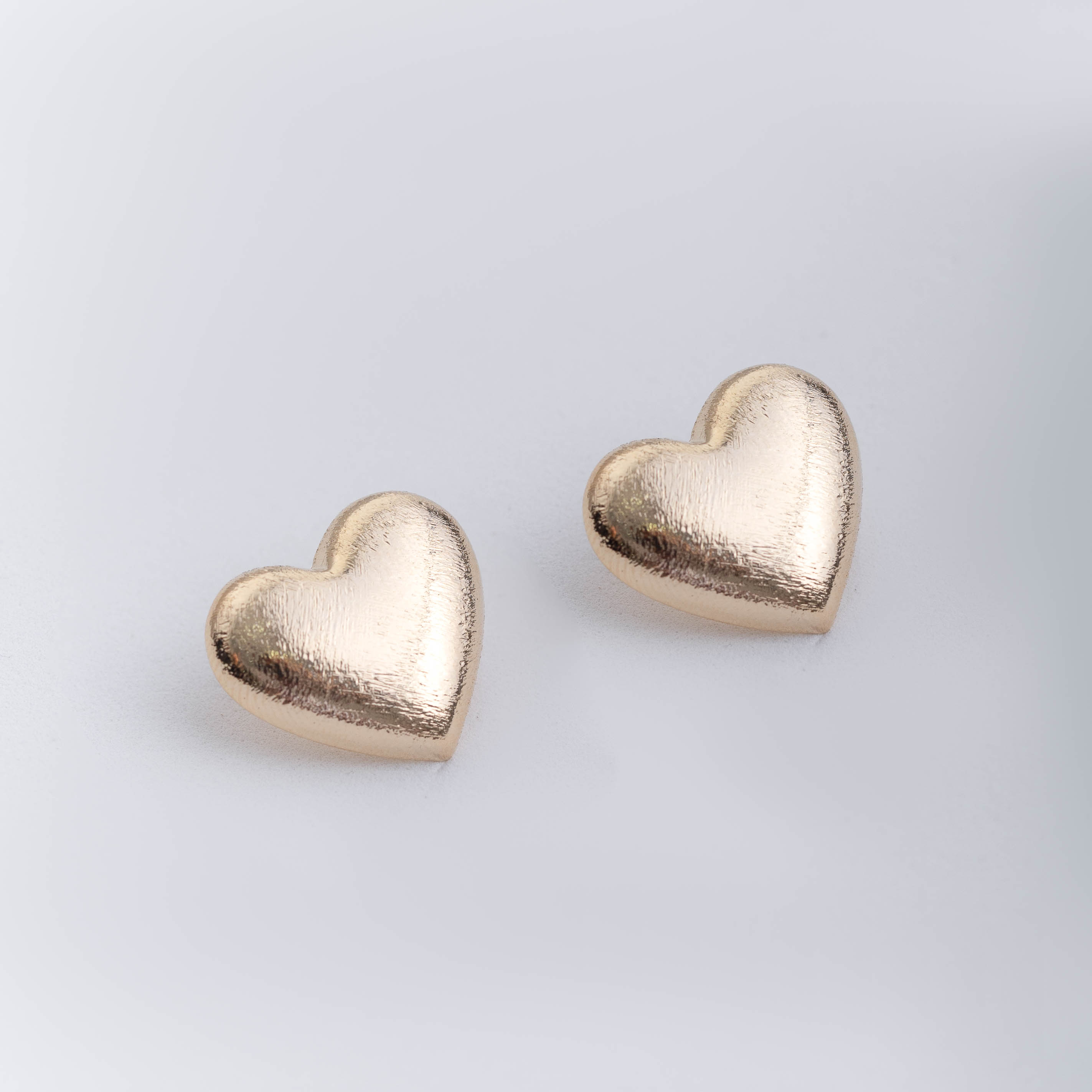 17632 25x30mm Gold Earring Heart Textured