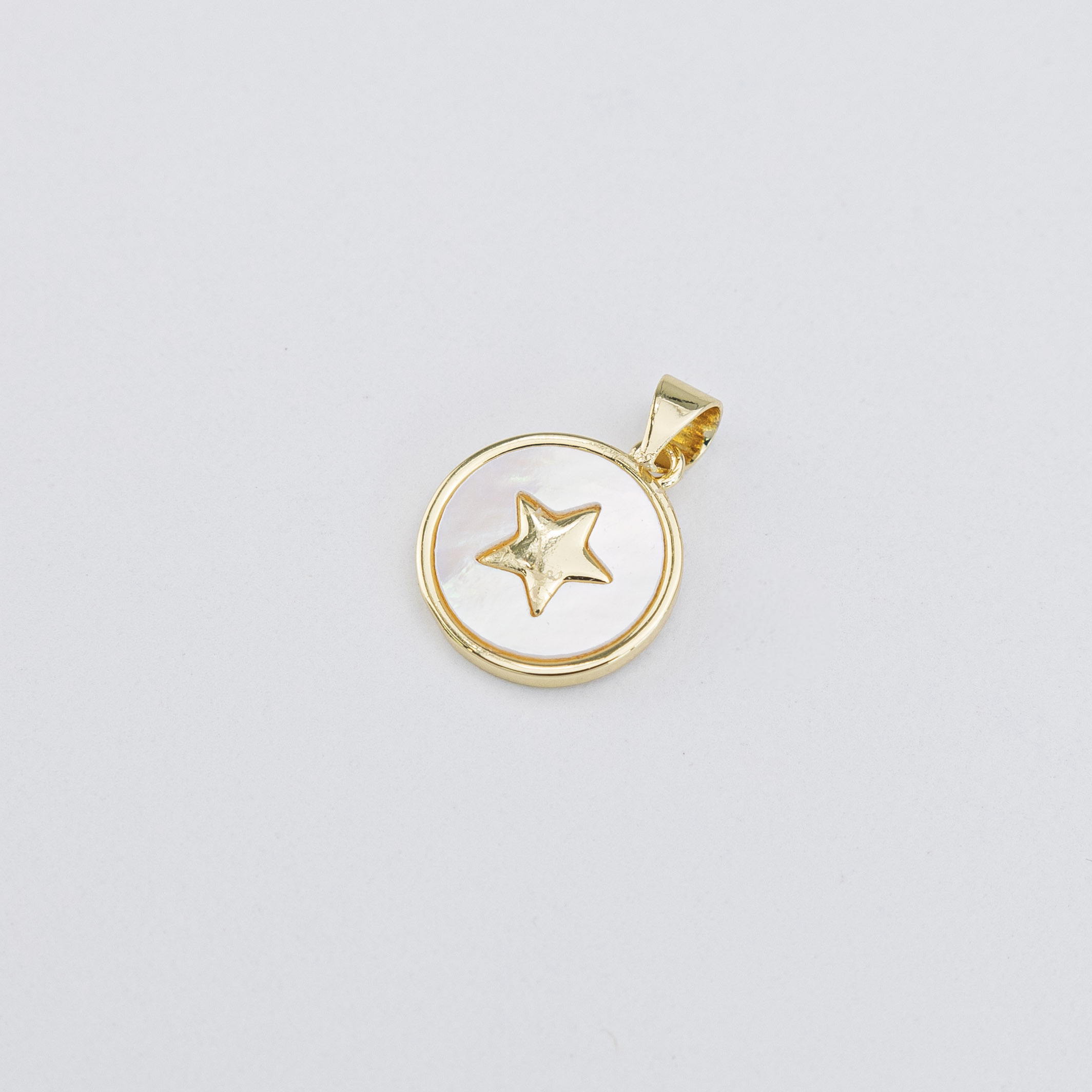 17827 Round Shell Star Bizel Pendant