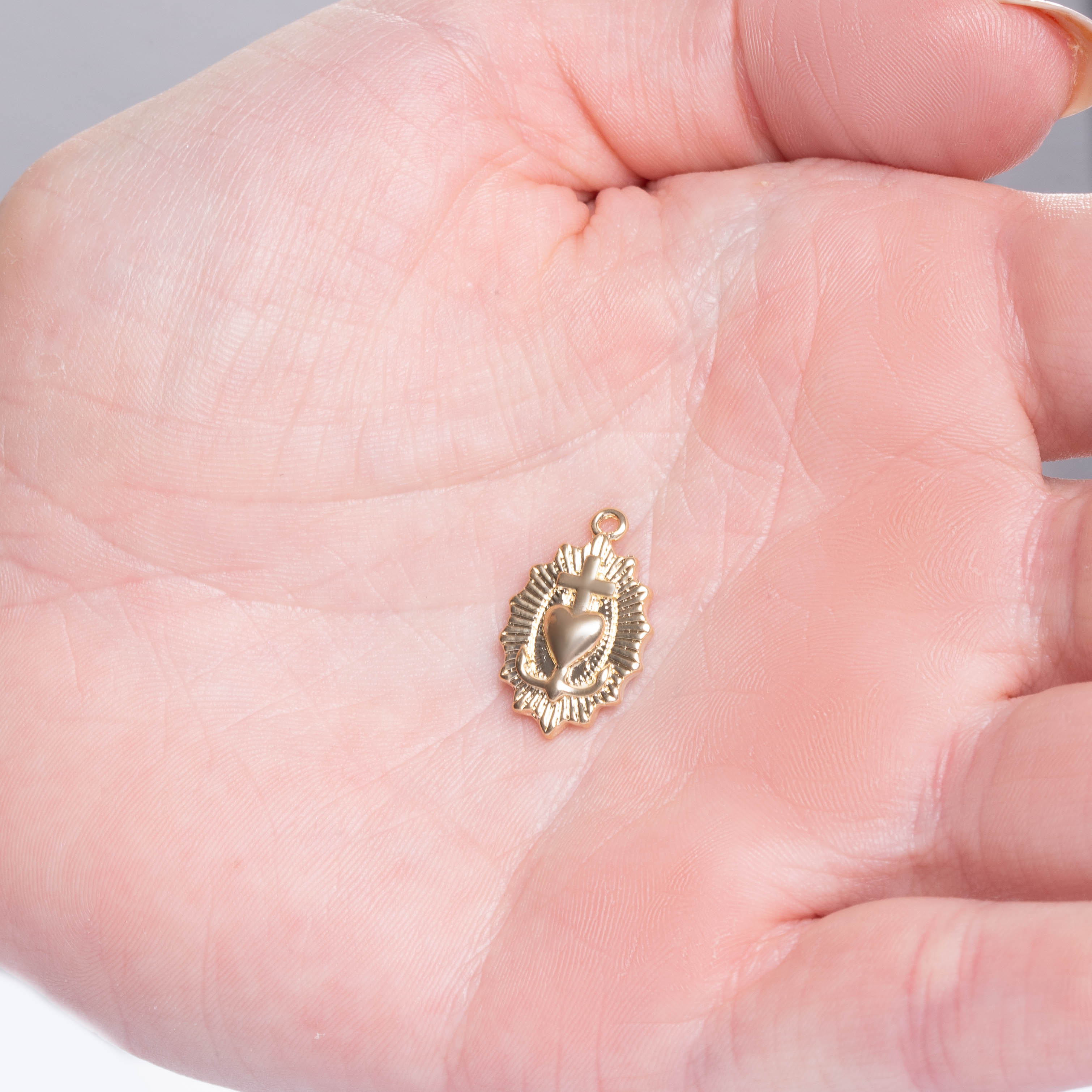 17953 Gold Sacred Heart Jesus Pendant