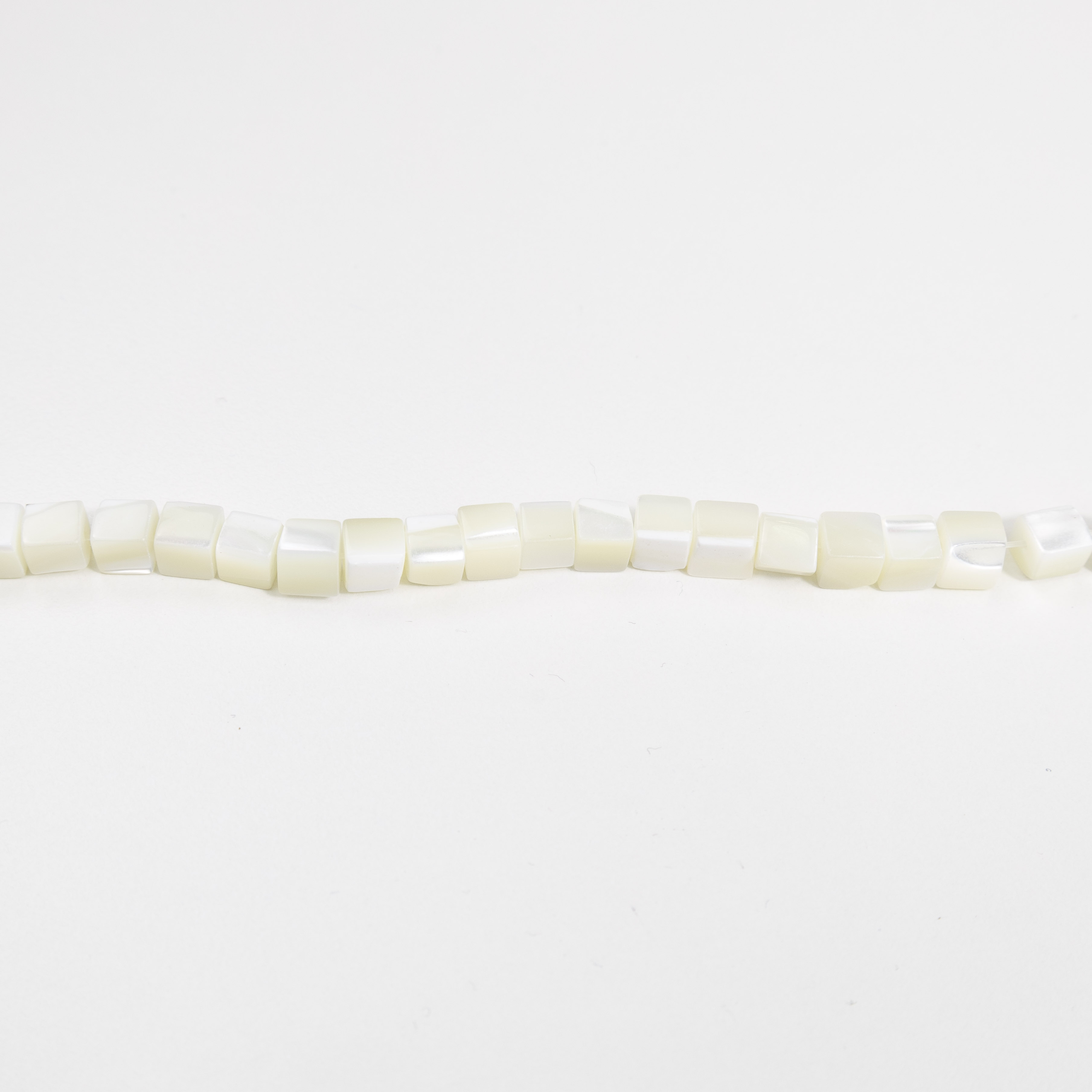 18077 White Shell Cube Spacer