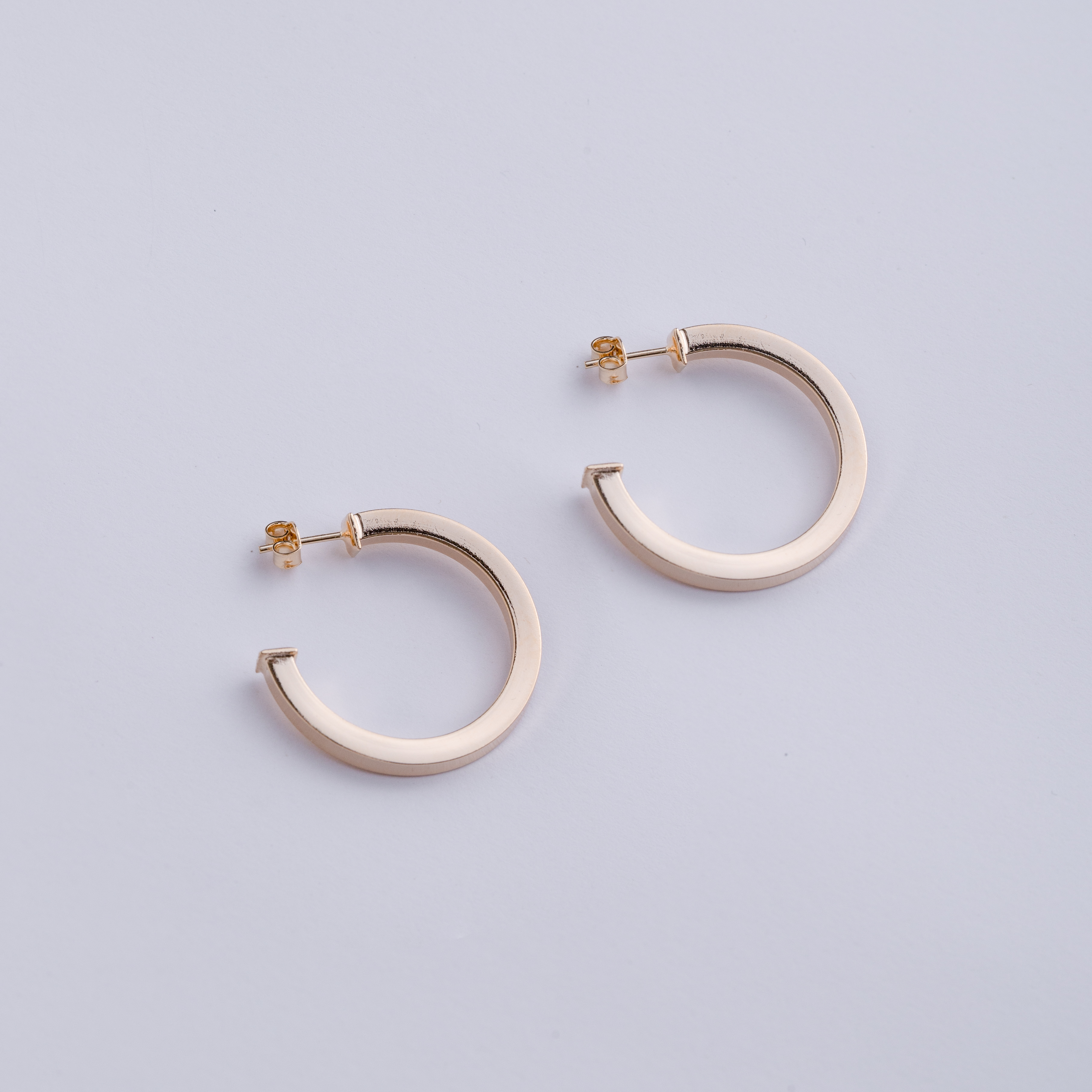 18120 30x3mmm Gold Square Tube Earring