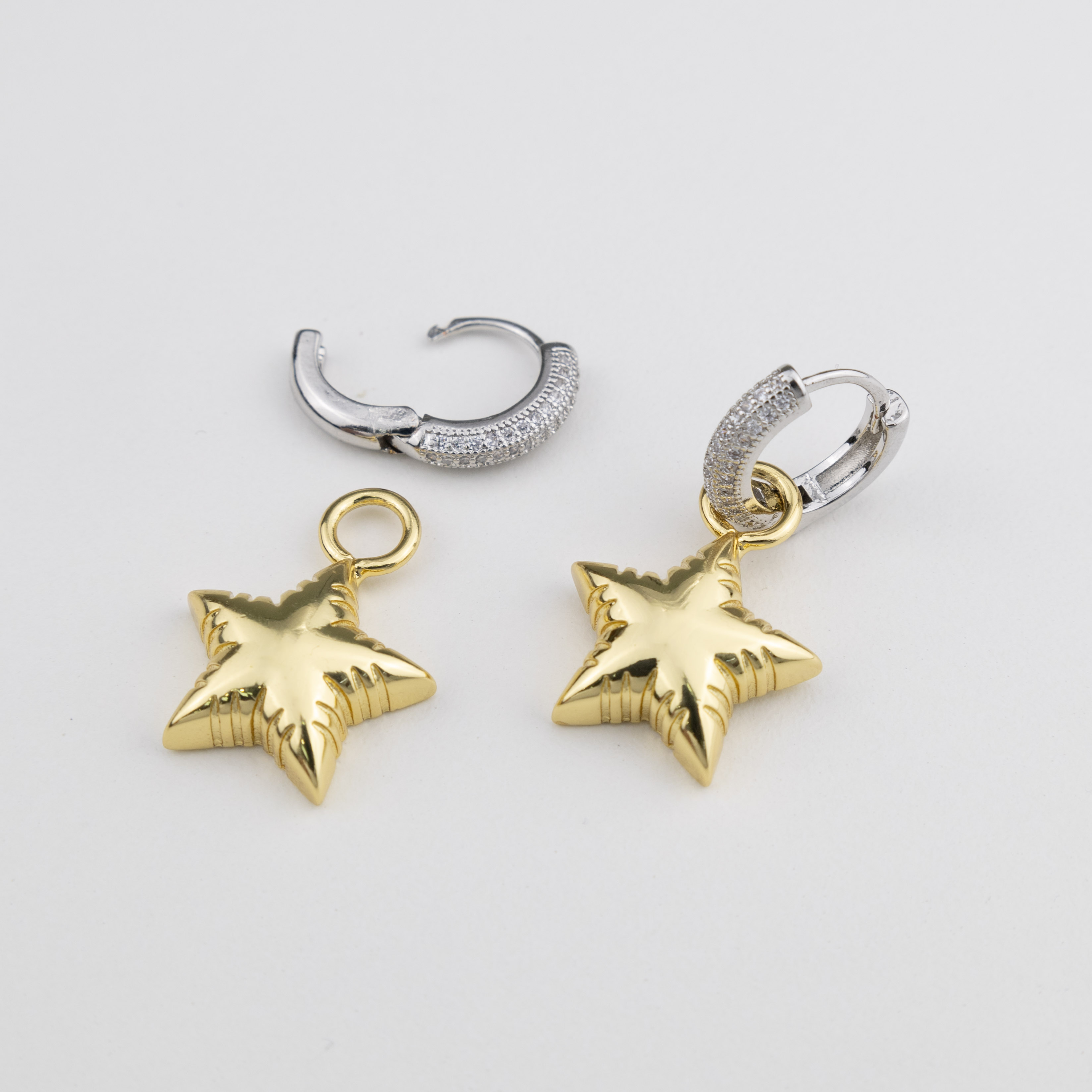 18200 15x3mm Silver Hoops with Gold  Star