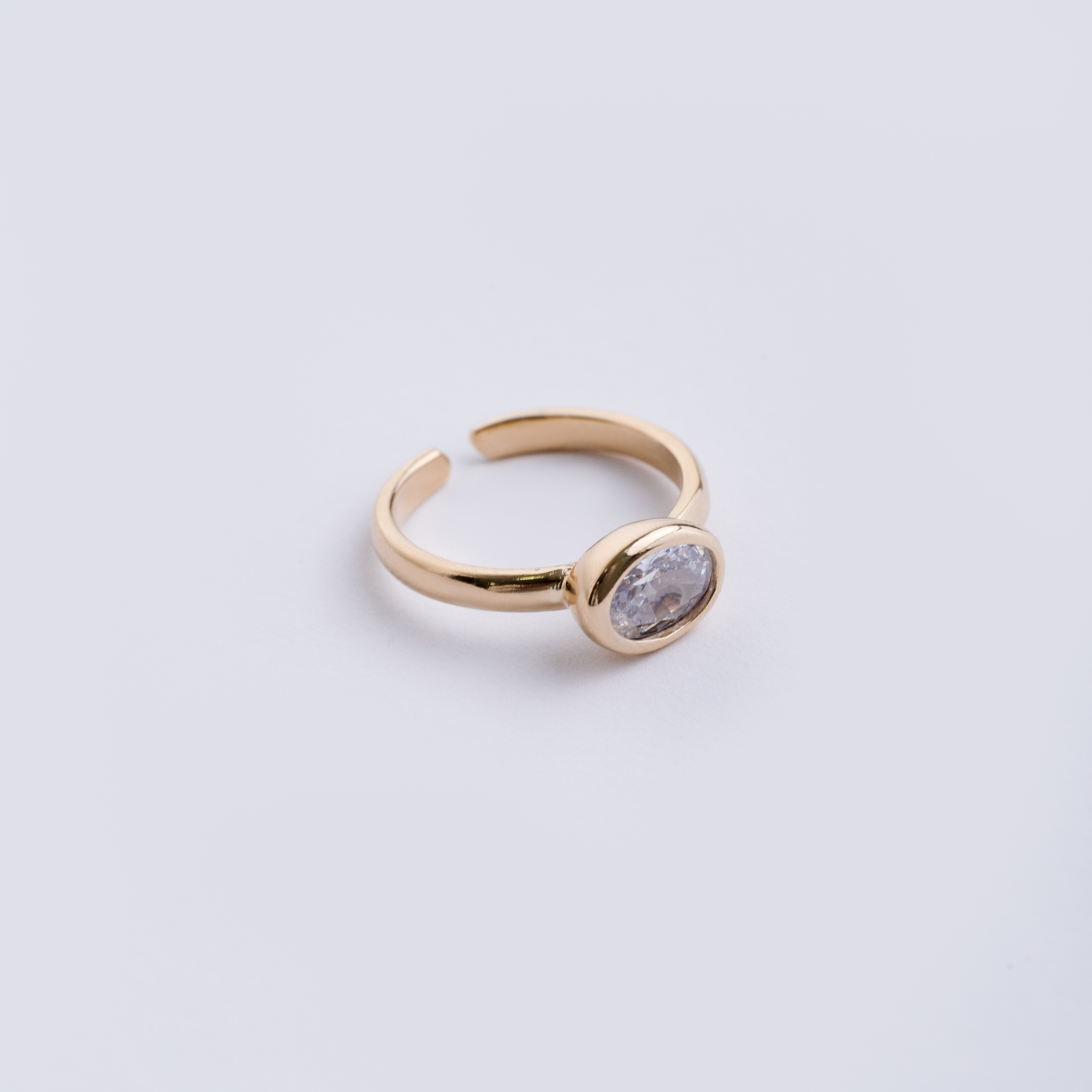 18203 Gold Ring w/Oval Cristal