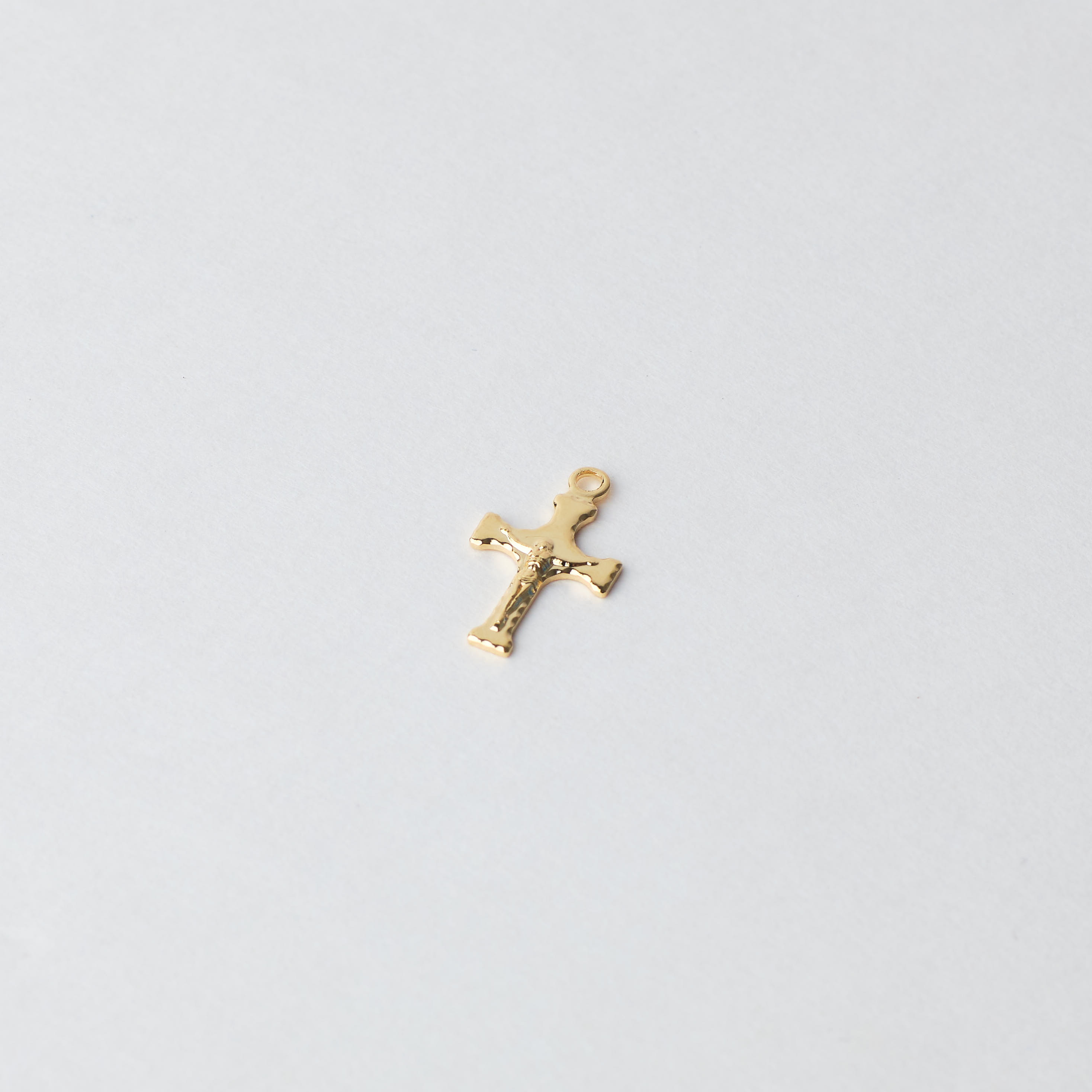 2785 Classic Gold Cross Pendant