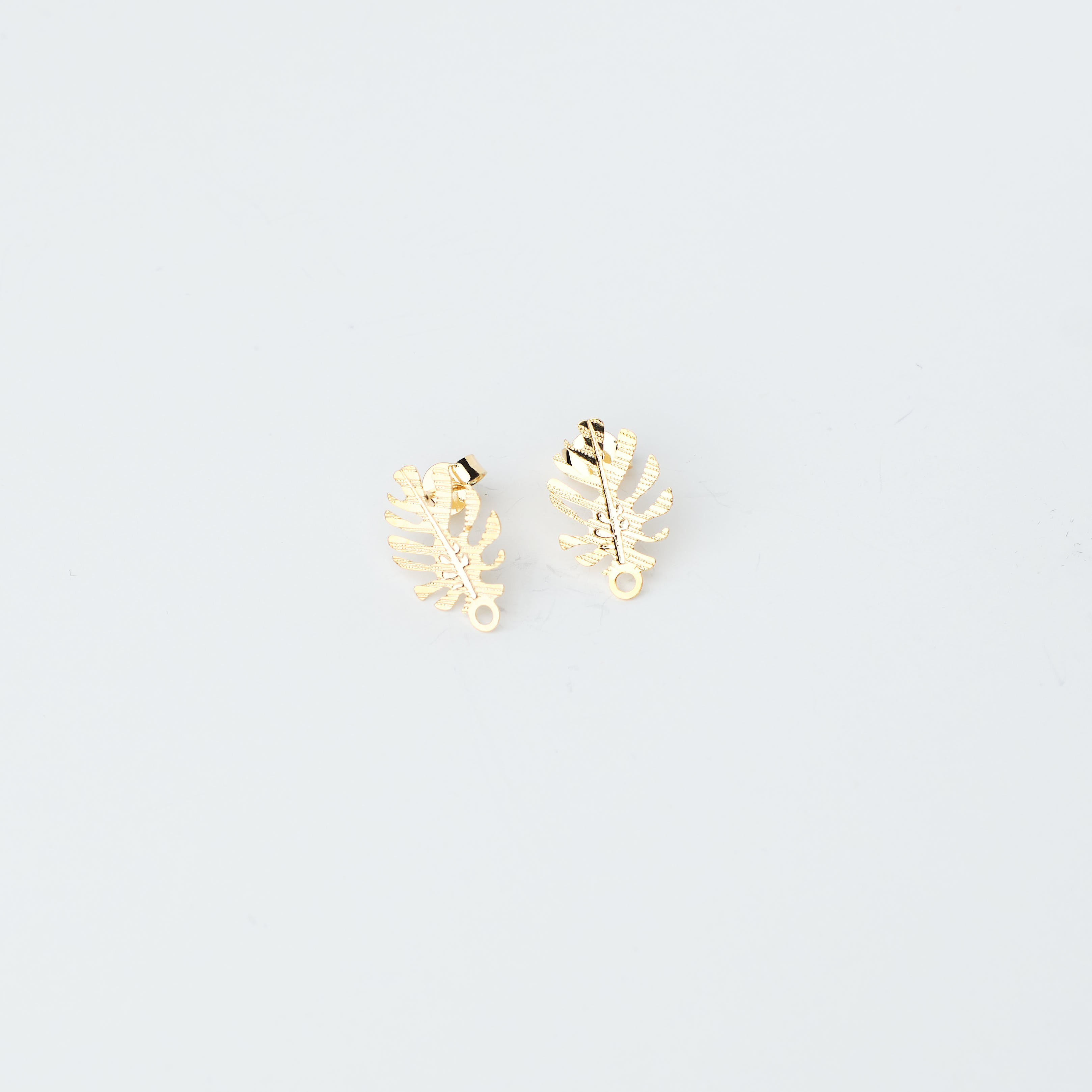 6775 Gold Earring Leaf