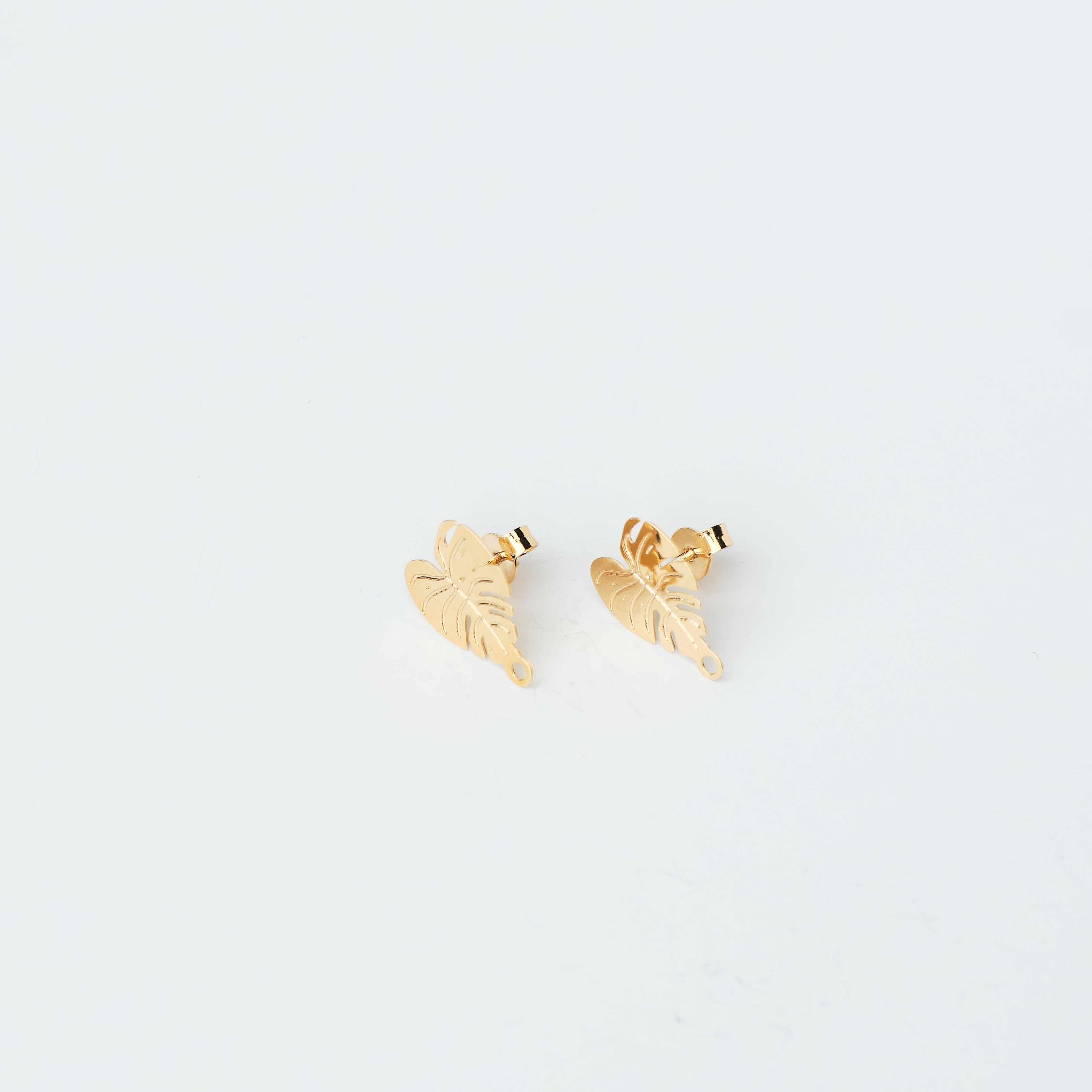 6777 Gold Earring Leaf with Hole