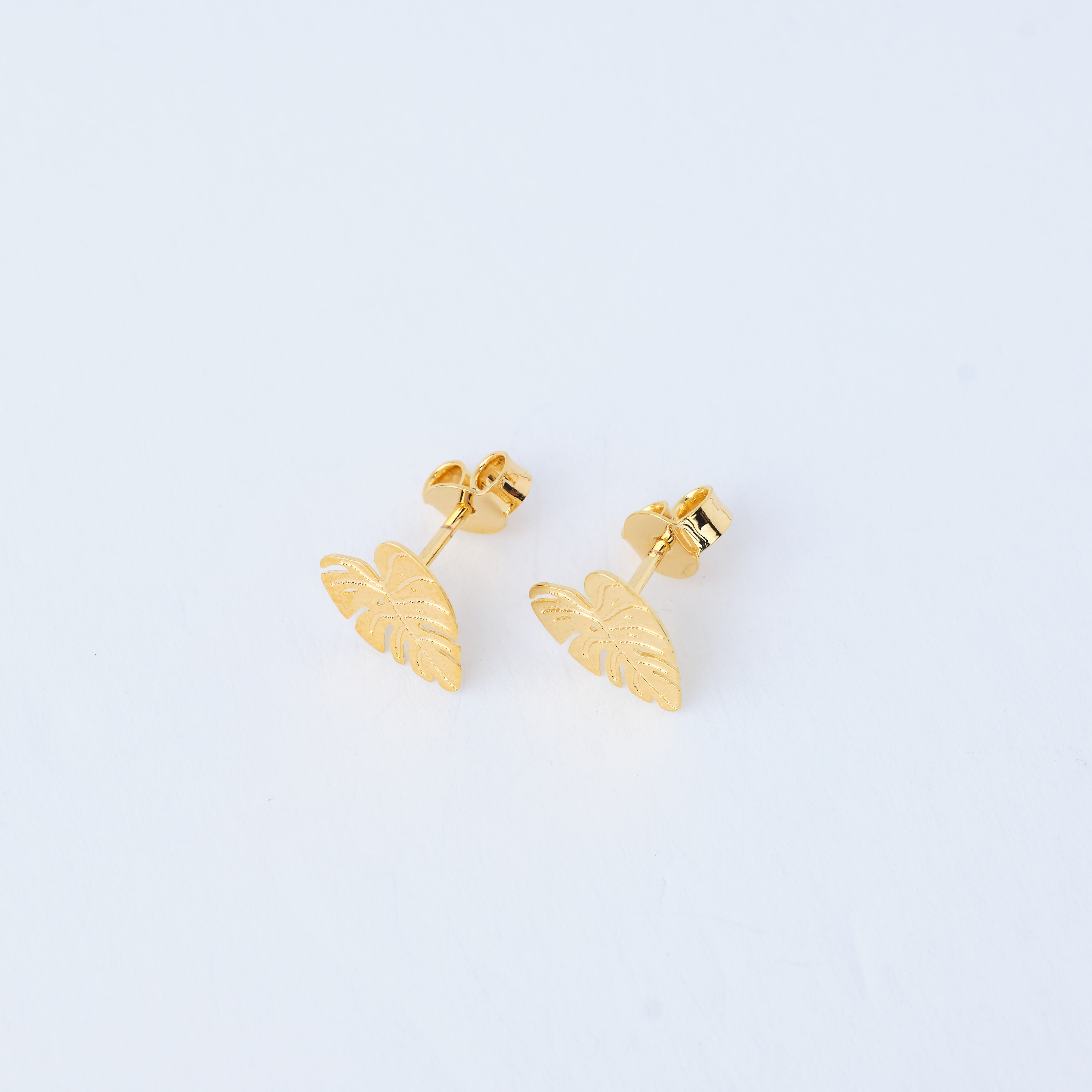 6779 Mini Leaf Earring 