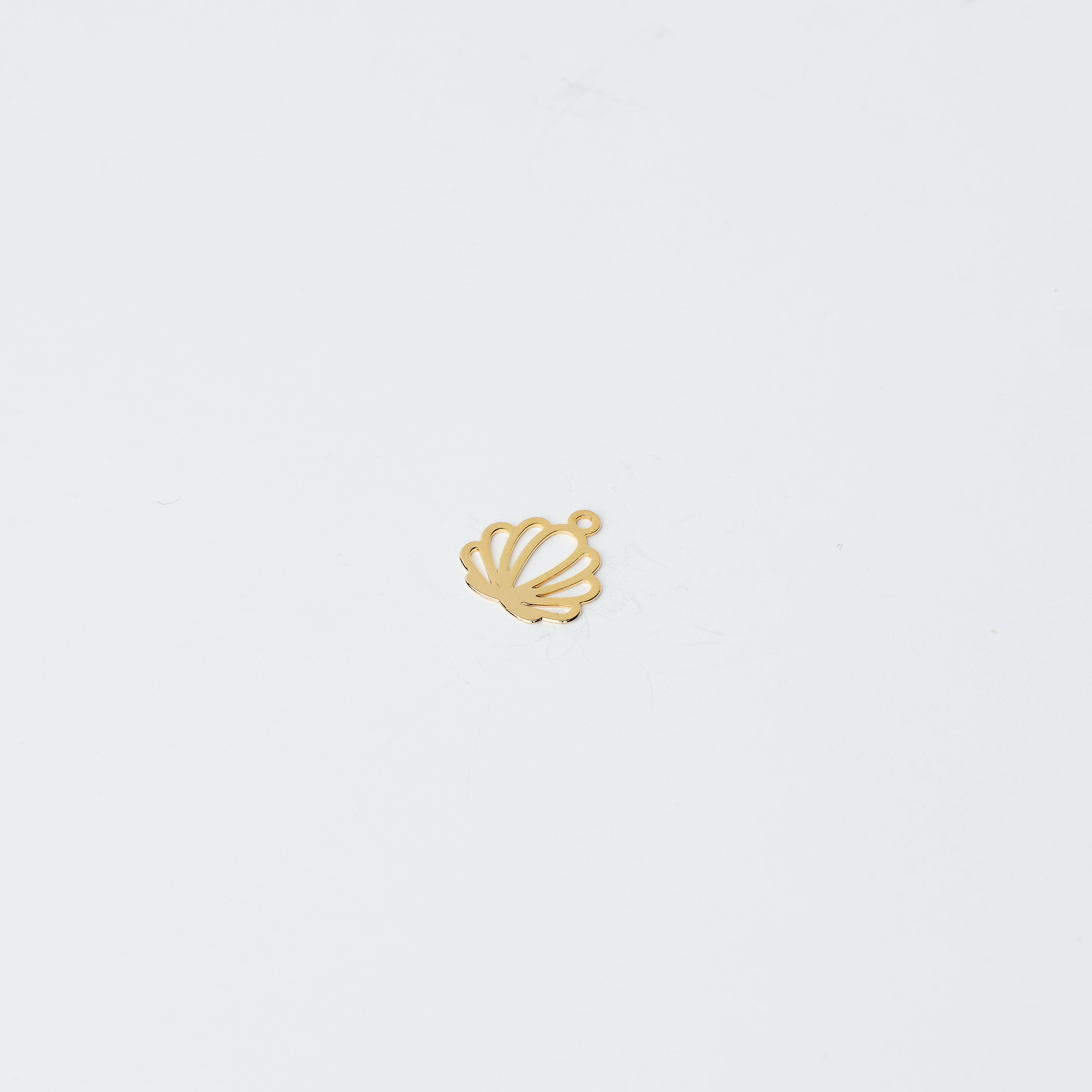 7171 Gold Clam Pendant