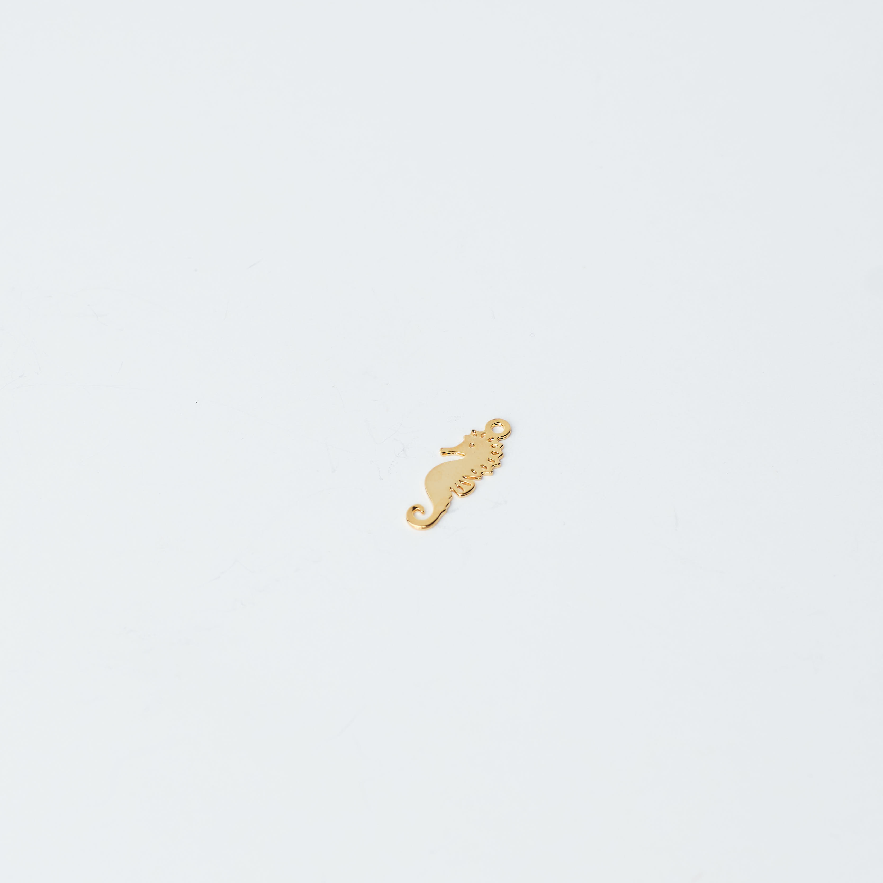 7172 Gold Seahorse Pendant