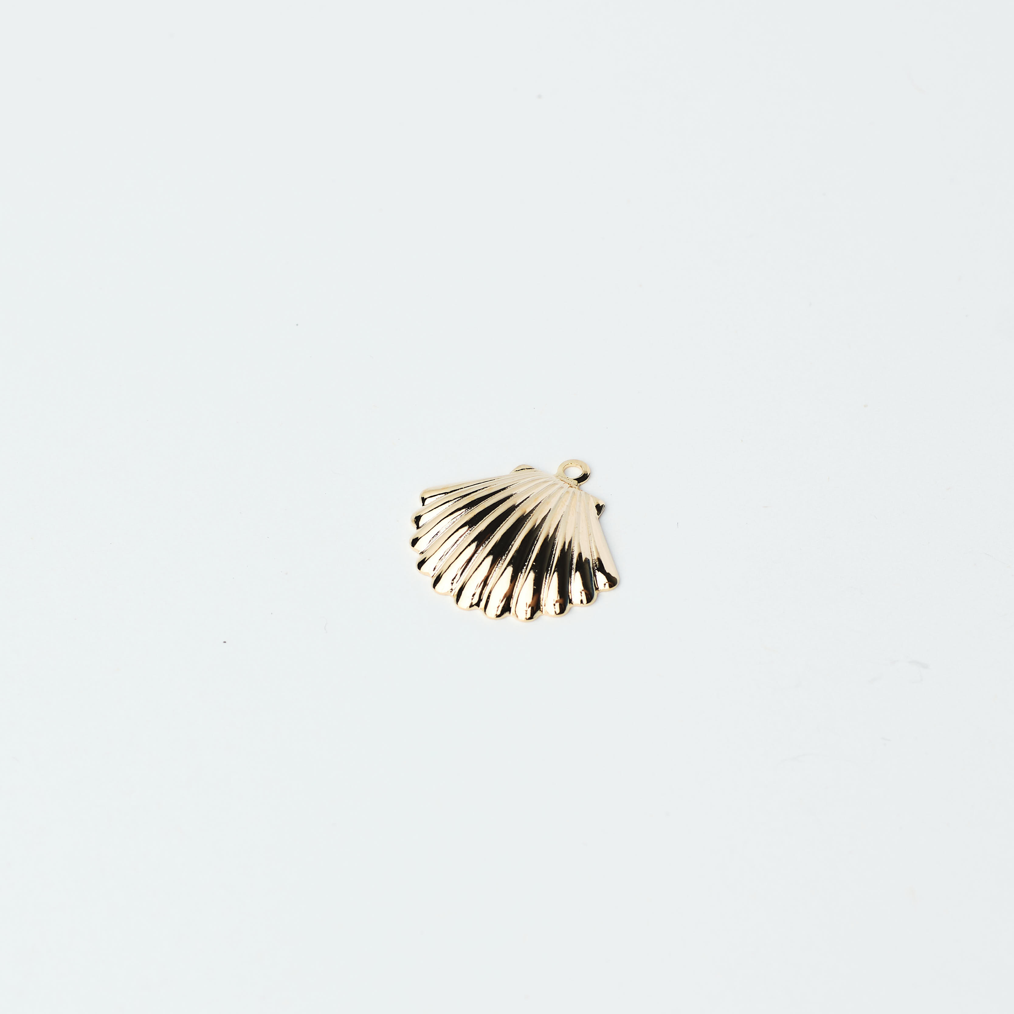 7205 Gold-Plated Oyster Pendant