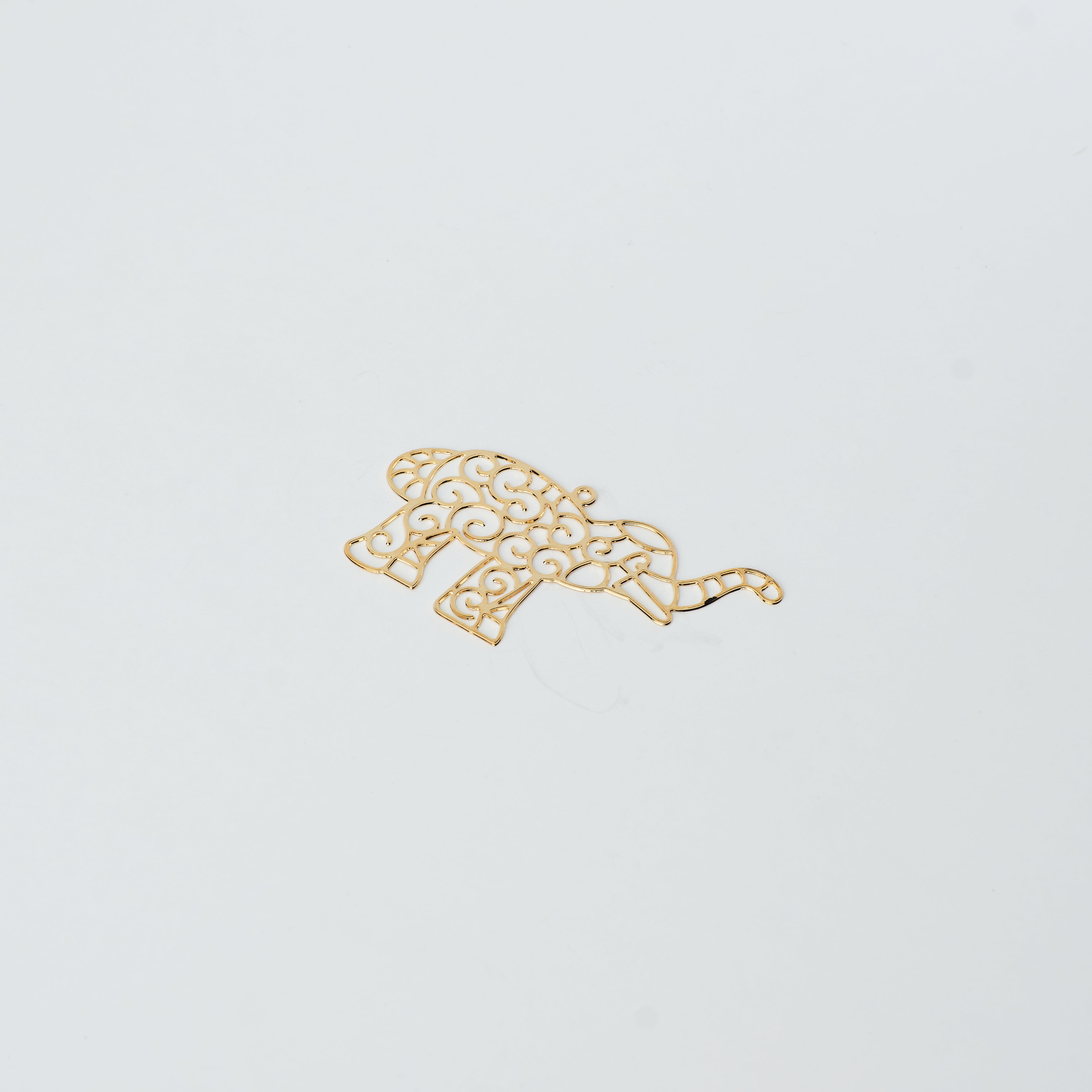 767 elephant pendant